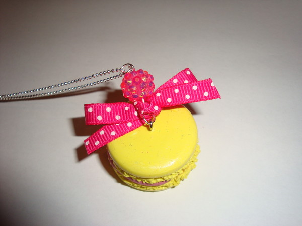 Collier Sautoir Gros Macaron Citron Fraise (594)